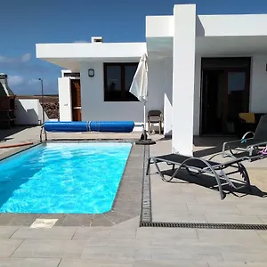 villa-blanca-playa-blanca-lanzarote.in-canary-islands.com/